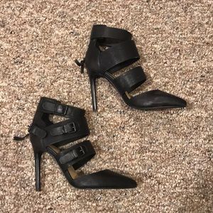 Buckle black vegan leather heel!